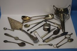 A COLLECTION OF HALLMARKED SILVER, WHITE METAL ITEMS TO INCLUDE A CAKE SLICE, SPOONS, TONGS,