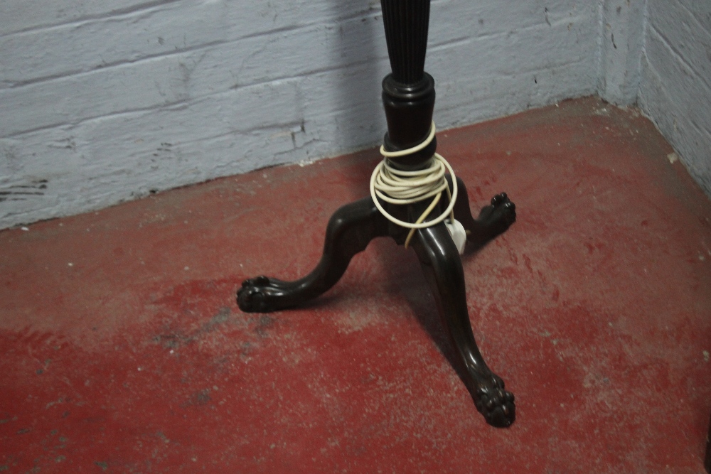 A MAHOGANY ANTIQUE GEORGIAN FLOOR STANDING STANDARD LAMP - Image 2 of 7