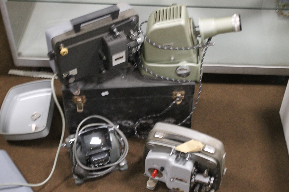A VINTAGE POLOROID POLAR VISION LAND PLAYER TOGETHER WITH THREE VINTAGE PROJECTORS - a Bolex 18-5, a - Image 3 of 6
