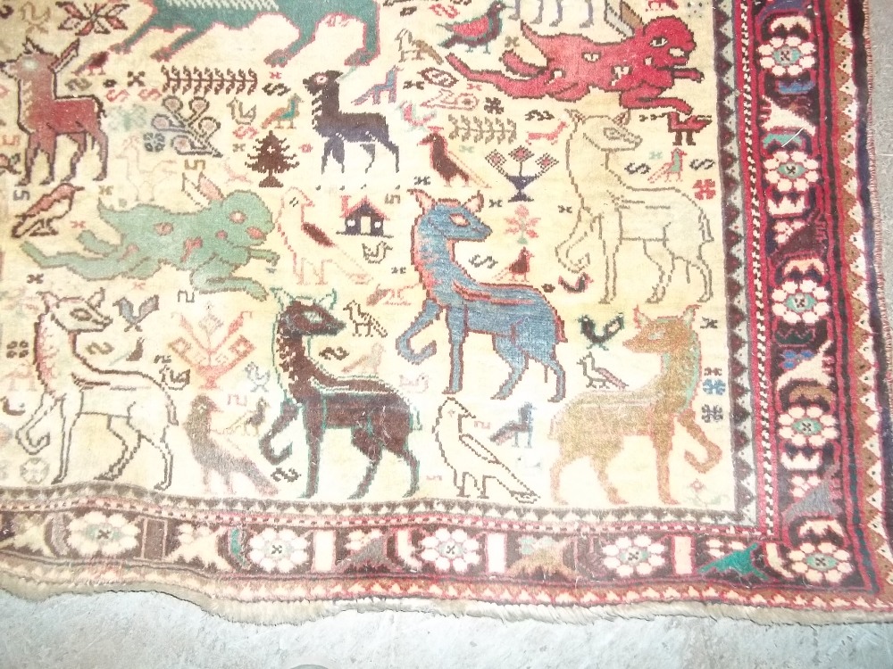A HAND MADE RUG DEPICTING PREHISTORIC ANIMALS, SIZE 245 X 177 CM - Image 8 of 13
