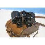 A PAIR OF CARL ZEISS JENNA SILVAREM 6 X 30 BINOCULARS IN FITTED LEATHER CASE