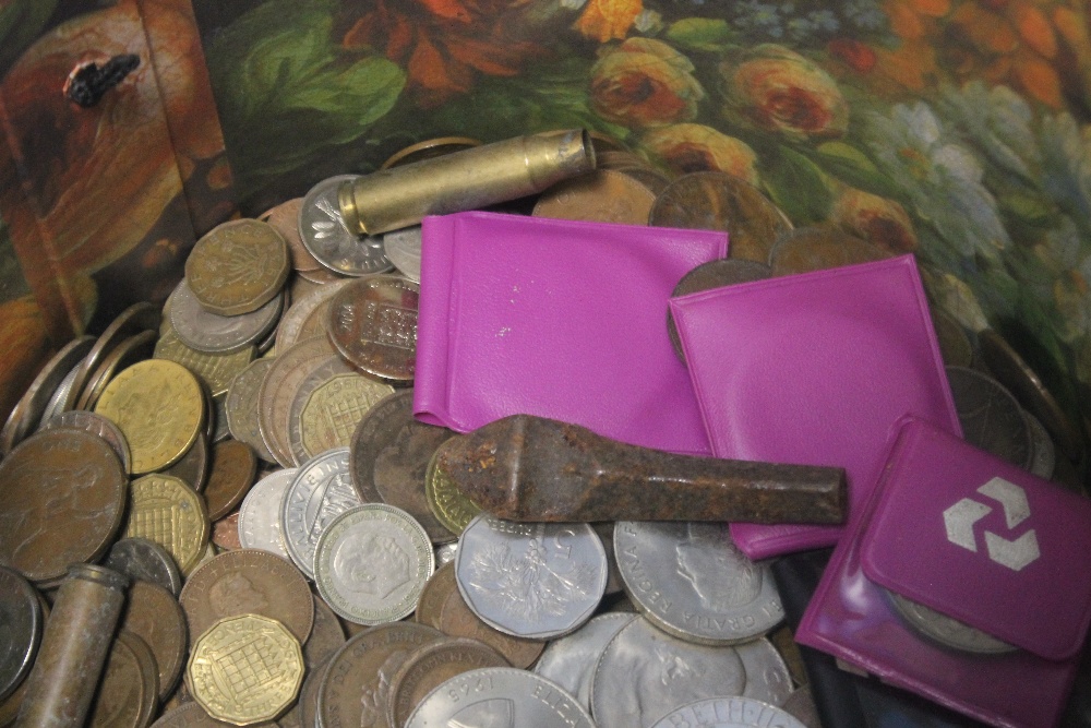 A BOX OF BRITISH AND WORLD COINS - Image 4 of 4