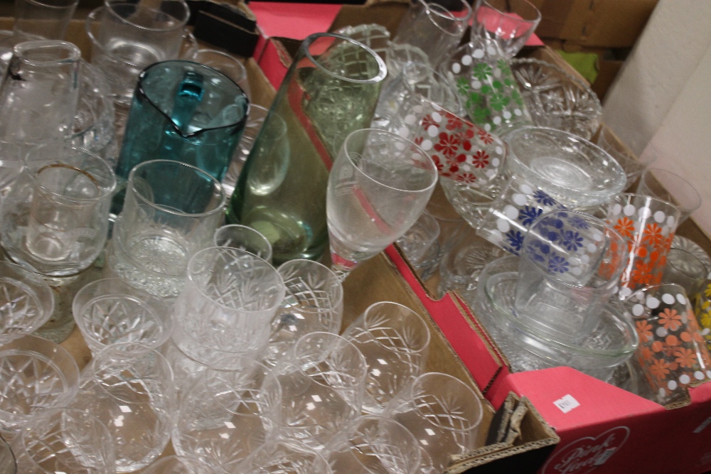 THREE TRAYS OF GLASSWARE TO INCLUDE DECANTER, FRUIT BOWL ETC. (TRAYS NOT INCLUDED) - Image 5 of 5