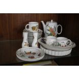 A COLLECTION OF ROYAL WORCESTER TEA AND DINNERWARE