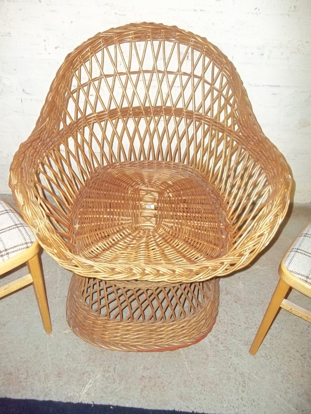 A WICKER EASY CHAIR, TWO MODERN KITCHEN CHAIRS AND AN ORIENTAL RUG (4) - Image 5 of 5