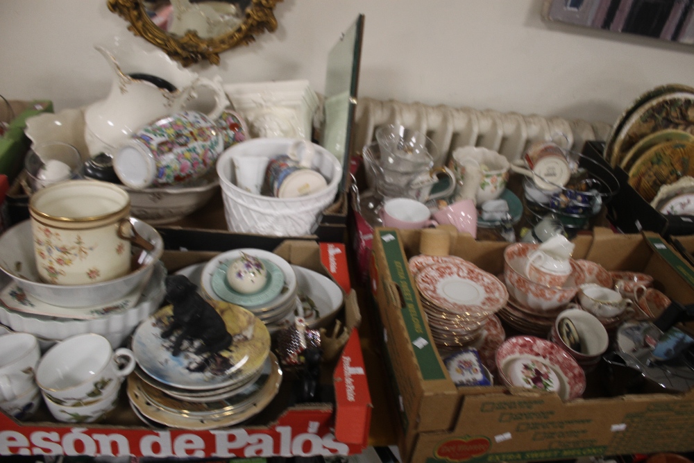 FOUR TRAYS OF ASSORTED CERAMICS TO INCLUDE ROYAL WORCESTER EVESHAM (TRAY NOT INCLUDED)