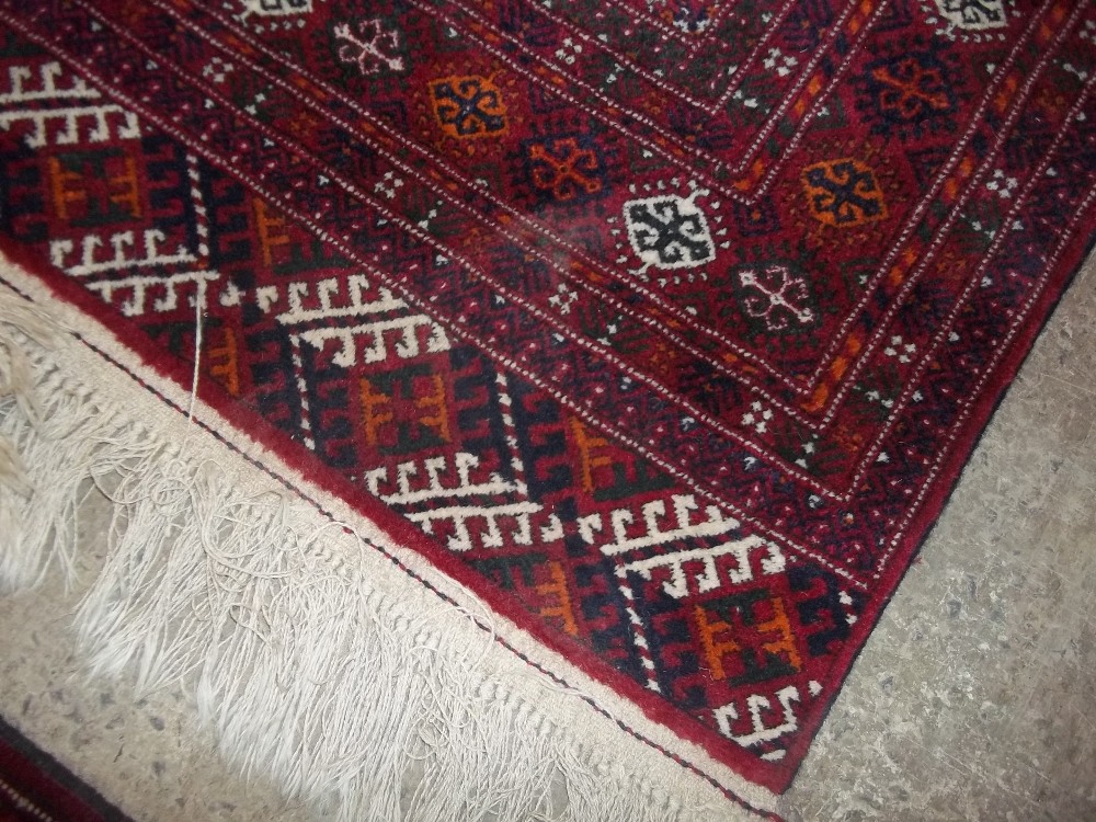 A SELECTION OF FIVE RUGS - Image 8 of 10