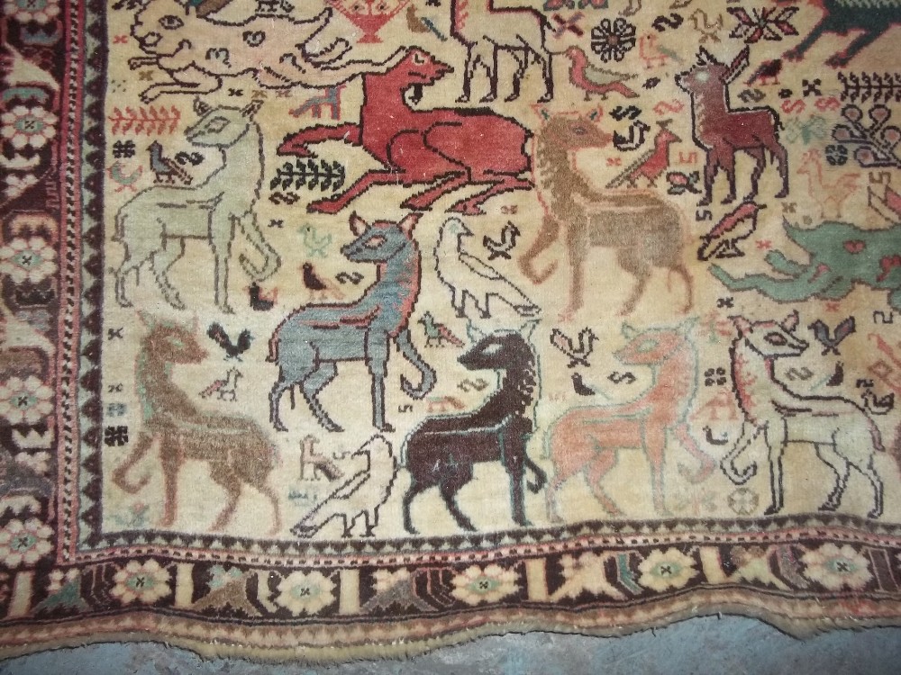 A HAND MADE RUG DEPICTING PREHISTORIC ANIMALS, SIZE 245 X 177 CM - Image 3 of 13