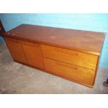 A RETRO TEAK MEREDEW SIDEBOARD