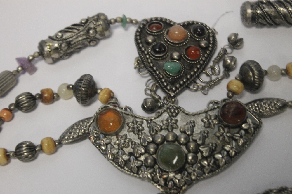 AN EASTERN NECKLACE WITH AMBER COLOURED BEADS TOGETHER WITH A SMALL QUANTITY OF OTHER NECKLACES - Image 2 of 4