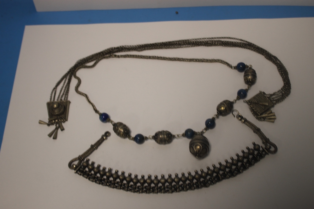 THREE EASTERN STYLE AND WHITE METAL NECKLACES - Image 4 of 4