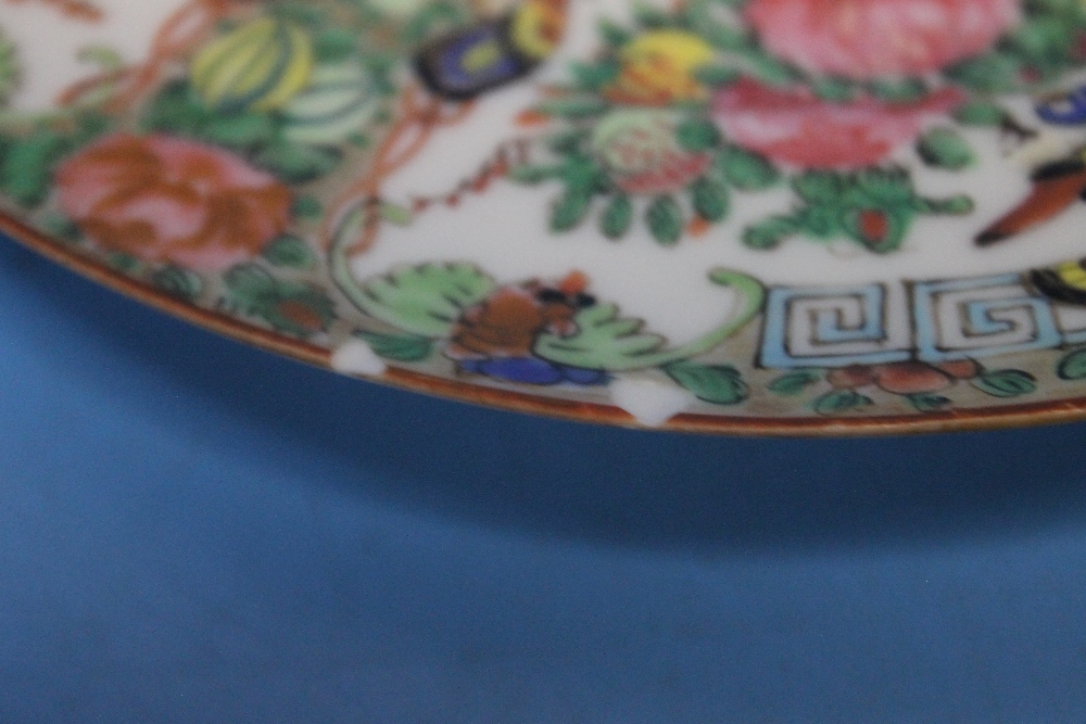 THREE CHINESE FAMILLE ROSE PLATES - Image 4 of 5