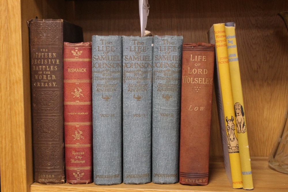 A COLLECTION OF ASSORTED BOOKS TO INCLUDE 'THE LIFE OF SAMUEL JOHNSON', 'THE LIFE OF LORD