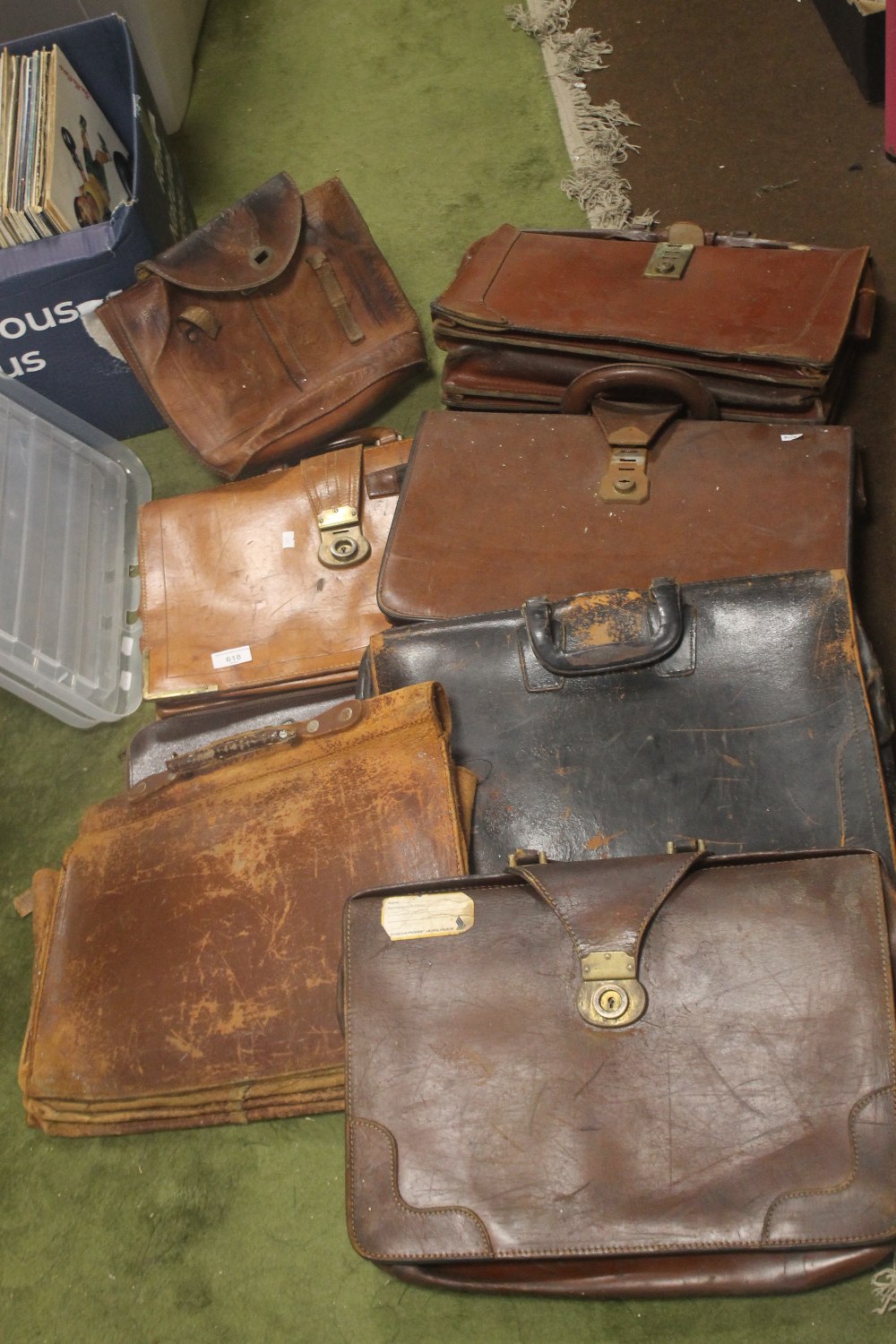 A QUANTITY OF VINTAGE LEATHER SATCHELS (8)