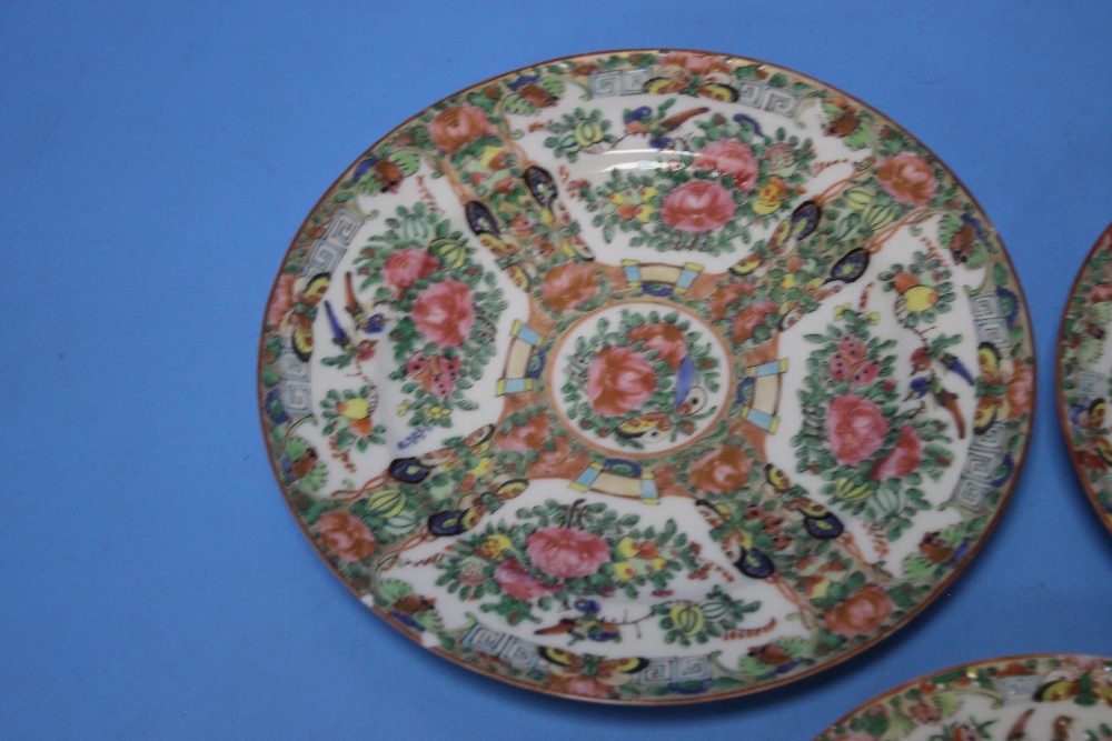 THREE CHINESE FAMILLE ROSE PLATES - Image 3 of 5