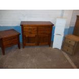FIVE MODERN ITEMS TO INCLUDE SIDEBOARD, SIDE LAMP TABLE AND THREE CHESTS OF DRAWERS (5)