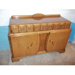 A 1930S OAK SIDEBOARD