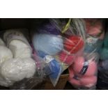 A QUANTITY OF ASSORTED KNITTING WOOL / YARN