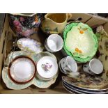 A TRAY OF ASSORTED CERAMICS TO INCLUDE ROYAL ALBERT, ROYAL WORCESTER ETC.