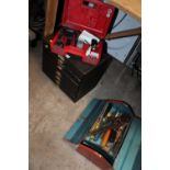 A SET OF METAL TOOL DRAWERS TOGETHER WITH A METAL TOOLBOX WITH CONTENTS PLUS A CASED DRILL