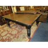 A LARGE EDWARDIAN MAHOGANY WIND-OUT DINING TABLE WITH TWO ADDITIONAL LEAVES, H 74 cm, L 150 cm (