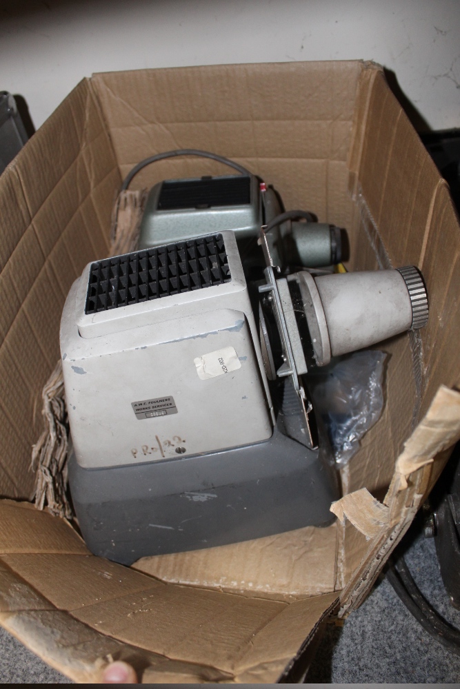 A QUANTITY OF VINTAGE PROJECTORS TO INCLUDE ALDIS EXAMPLES - Image 2 of 4