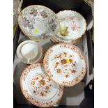 A TRAY OF VINTAGE CHINA TO INCLUDE WEDGWOOD 9277 FLORAL CHINA