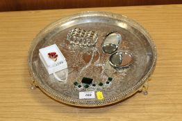 A SMALL QUANTITY OF COSTUME JEWELLERY ON A SILVER PLATED TRAY