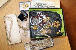 A BOX OF ASSORTED COSTUME JEWELLERY