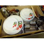 FIVE BOXES OF CERAMICS AND GLASSWARE TO INCLUDE ROYAL DOULTON DESERT STAR CHINA