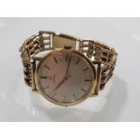 A GENTS VINTAGE OMEGA AUTOMATIC WRISTWATCH ON 9 CT GOLD EXPANDABLE STRAP