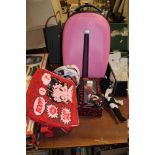 A QUANTITY OF BETTY BOOP RELATED COLLECTABLES TO INCLUDE A BOXED JEWELLERY HOLDER TOGETHER TWO