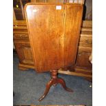 A SMALL 19TH CENTURY TILT-TOP PEDESTAL TABLE