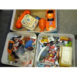 A COLLECTION OF VINTAGE TOYS TO INCLUDE MATCHBOX DIE CAST TOY CARS
