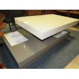 A MODERN WHITE / GREY MODULAR COFFEE TABLE WITH SLIDING TOP H 39 cm, L 110 cm