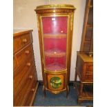 A MODERN LOUIS XV STYLE GLAZED CORNER CABINET WITH PAINTED DECORATION AND GILT METAL MOUNTS, H 165
