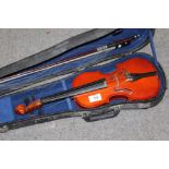 A CASED SMALL MODERN VIOLIN AND BOW, OVERALL LENGTH APPROX 47 CM