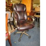 A MODERN EXECUTIVE STYLE SWIVEL OFFICE CHAIR