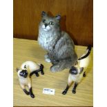A BESWICK SEATED CAT FIGURE TOGETHER WITH TWO ROYAL DOULTON SEAL POINT CAT FIGURES