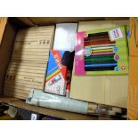 A BOX OF ARTISTS ACCESSORIES TO INCLUDE PAINTS, BRUSHES, ETC., SOME IN CASE