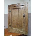 AN ANTIQUE OAK SINGLE DOOR CUPBOARD H-80 W-55 CM A/F