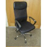 A MODERN SWIVEL OFFICE ARMCHAIR