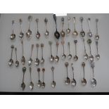 A COLLECTION OF SOUVENIR SPOONS ETC. TO INCLUDE SILVER EXAMPLES