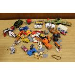 A COLLECTION OF VINTAGE MODEL VEHICLES TO INCLUDE MATCHBOX ADVENTURE 2000, DINKY SPECTRUM PATROL