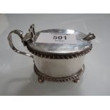 A HALLMARKED SILVER MUSTARD POT WITH LINER AND SPOON