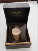 A ROTARY QUARTZ DAY DATE WRIST WATCH IN BOX WITH PAPERWORK