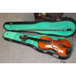 A CASED MODERN TWO PIECE BACK VIOLIN AND BOW, OVERALL LENGTH APPROX 57 CM