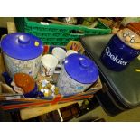 A TRAY OF TETLEY TEA RELATED COLLECTABLES TO INCLUDE A WADE COOKIE JAR AND TEAPOT