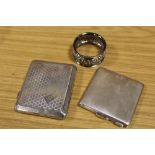 A HALLMARKED SILVER CIGARETTE CASE, LADIES COMPACT CASE AND NAPKIN RING