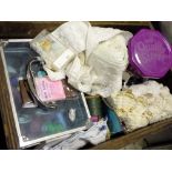 A QUANTITY OF SEWING AND KNITTING ACCESSORIES TO INCLUDE AN OAK SEWING BOX AND CONTENTS
